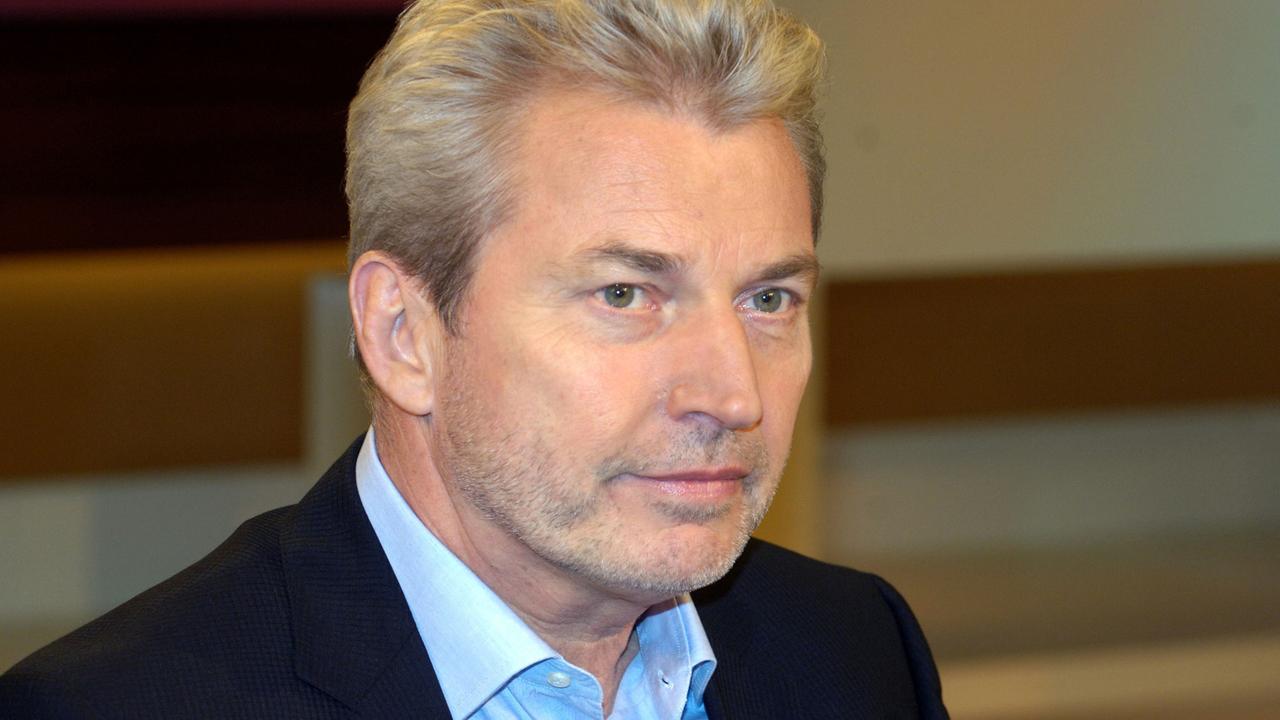 Michael Winterhoff, Jugendpsychiater, Autor, aufgenommen am 31.10.2012 während der ARD-Talksendung "Anne Will" zum Thema: "Keine Gnade für die Opfer - was soll mit den Schlägern geschehen?" in den Studios Berlin-Adlershof. Michael Winterhoff, Jugendpsychiater, Autor, aufgenommen am 31.10.2012 während der ARD-Talksendung "Anne Will" zum Thema: "Keine Gnade für die Opfer - was soll mit den Schlägern geschehen?" in den Studios Berlin-Adlershof.