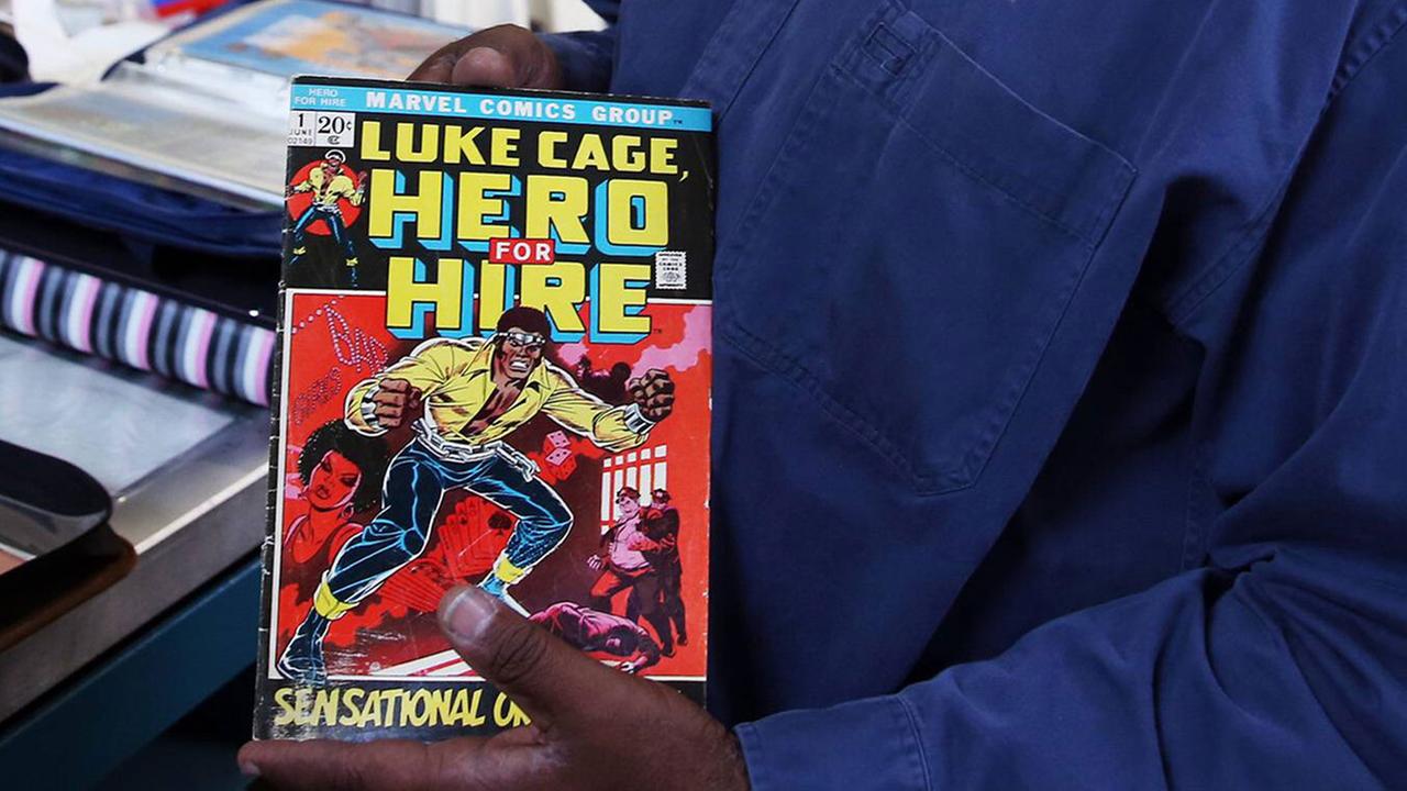 Eine Ausgabe des Comics "Luke Cage", dessen Protagonist ein Schwarzer ist. Damit ist Luke Cage der erste schwarze Superheld. Das Comic ist jetzt von Netflix adaptiert worden Eine Ausgabe des Comics "Luke Cage", dessen Protagonist ein Schwarzer ist. Damit ist Luke Cage der erste schwarze Superheld. Das Comic ist jetzt von Netflix adaptiert worden