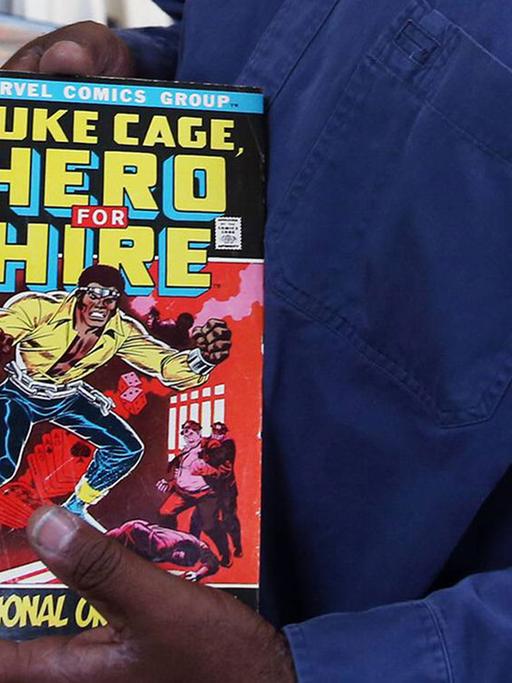 Eine Ausgabe des Comics "Luke Cage", dessen Protagonist ein Schwarzer ist. Damit ist Luke Cage der erste schwarze Superheld. Das Comic ist jetzt von Netflix adaptiert worden
