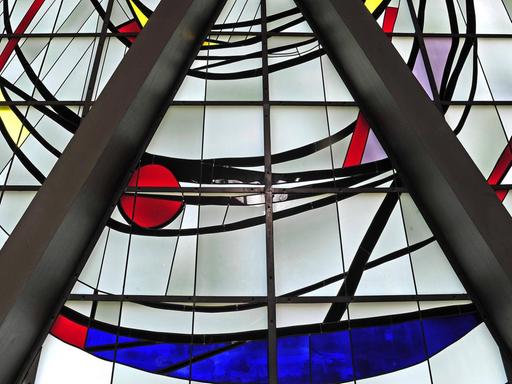 Spiralfenster von Georg Meistermann in der Heilig Kreuz Kirche Bottrop