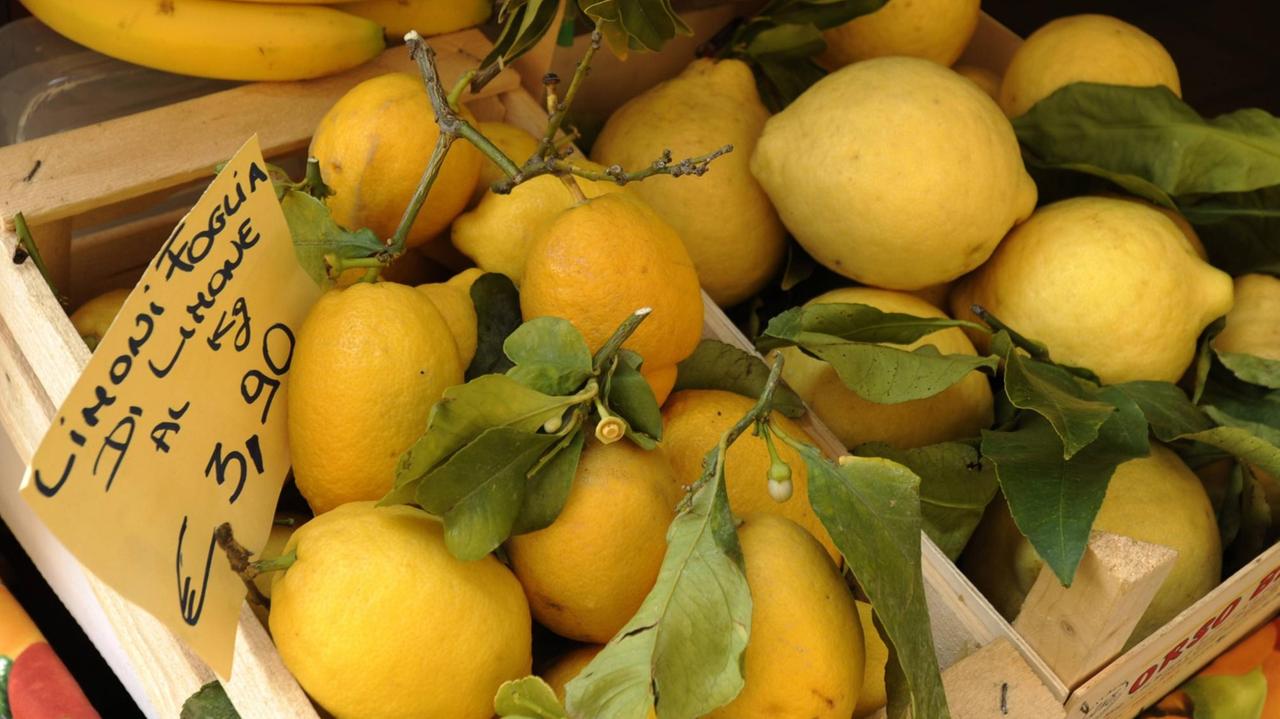 Zitronen in einem Geschäft in am Gardasee