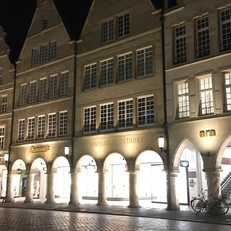 Der Prinzipalmarkt in Münster mit seinen gotischen Giebelhäusern bei Nacht