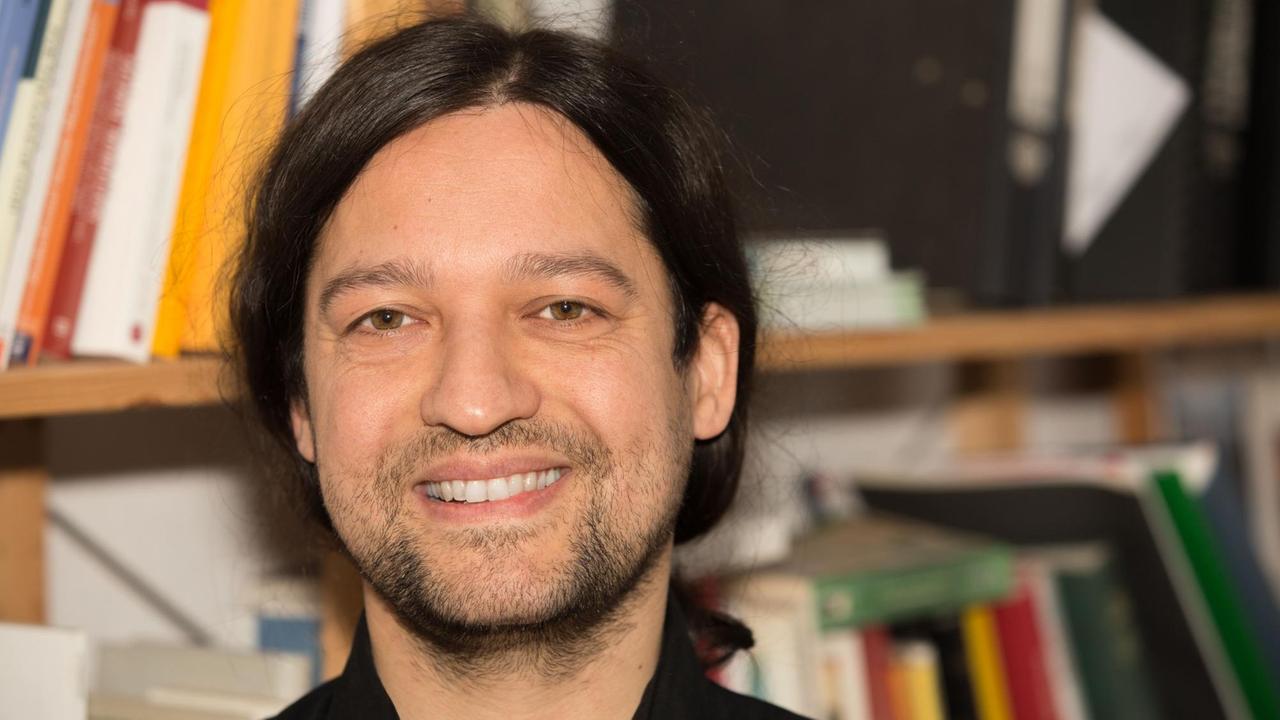 Alexander-Kenneth Nagel ist Professor für Religionswissenschaft an der Universität Göttingen Alexander-Kenneth Nagel ist Professor für Religionswissenschaft an der Universität Göttingen