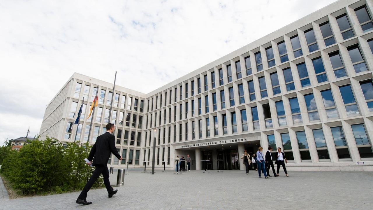 Außenansicht des Neubau des Bundesinnenministeriums am 09.06.2015 in Berlin. Außenansicht des Neubau des Bundesinnenministeriums am 09.06.2015 in Berlin.