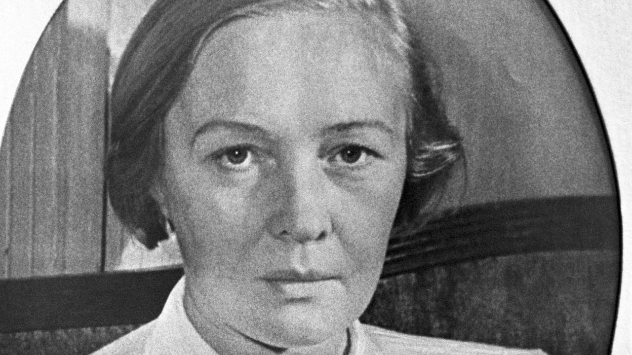 Ein Portrait der Dichterin Olga Bergholz. Ein Portrait der Dichterin Olga Bergholz.