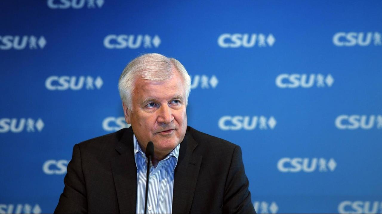 Bundesinnenminister Horst Seehofer (CSU) spricht über den Streit über die Asylpolitik in der Union. Bundesinnenminister Horst Seehofer (CSU) spricht über den Streit über die Asylpolitik in der Union.