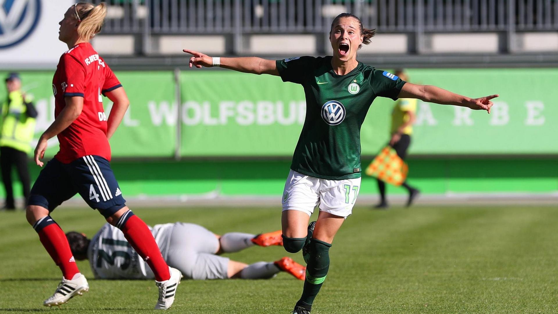 Ewa Pajor (VfL Wolfsburg) jubelt nach ihrem Tor zum 6:0 gegen Bayern München