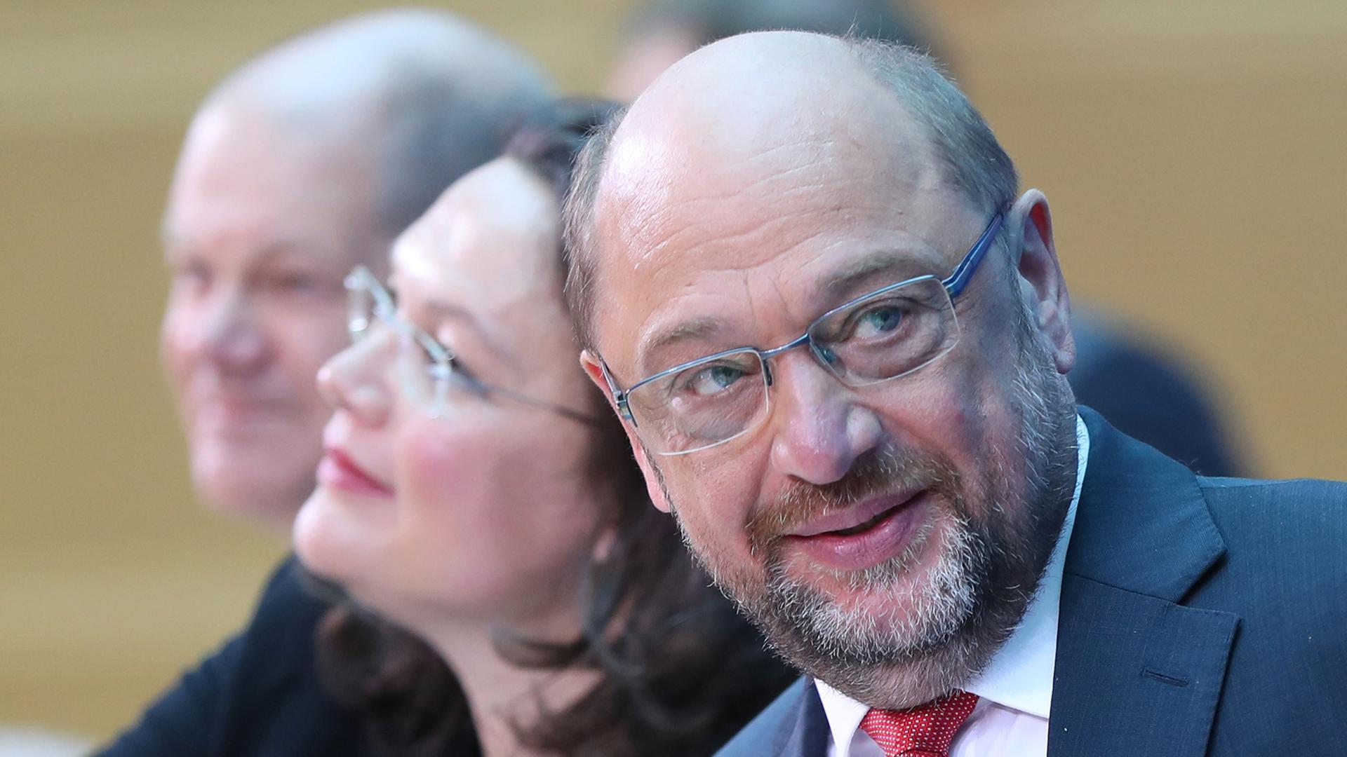 SPD-Chef Martin Schulz, SPD-Fraktionschefin Andrea Nahles und Hamburgs Erster Bürgermeister Olaf Scholz. SPD-Chef Martin Schulz, SPD-Fraktionschefin Andrea Nahles und Hamburgs Erster Bürgermeister Olaf Scholz.