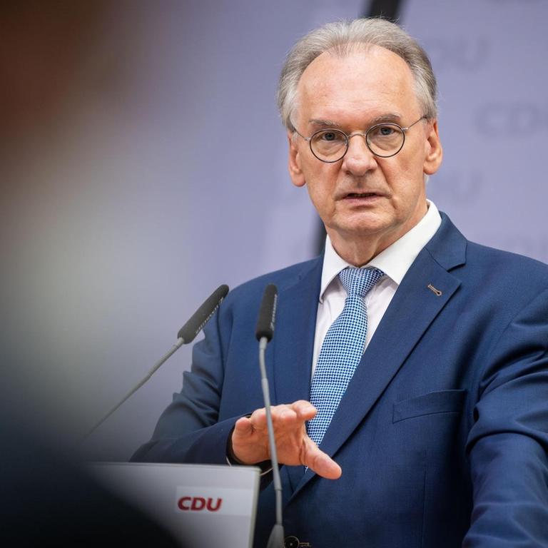 Reiner Haseloff (CDU), Ministerpräsident von Sachsen-Anhalt, spricht auf der Pressekonferenz im Anschluss an die Sitzung des CDU-Bundesvorstandes. Die Spitzengremien hatten über die Ergebnisse nach der Landtagswahl in Sachsen-Anhalt beraten.