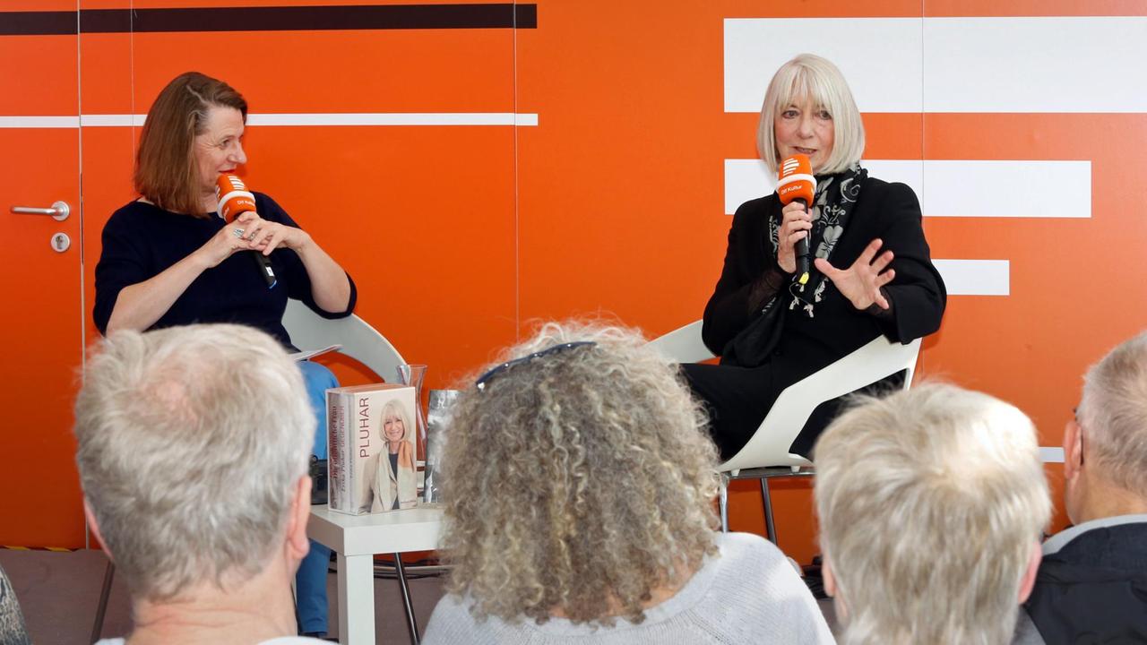 Die Schauspielerin, Sängerin und Autorin Erika Pluhar im Gespräch mit Susanne Führer über "Anna - Eine Kindheit" auf der Leipziger Buchmesse 2019