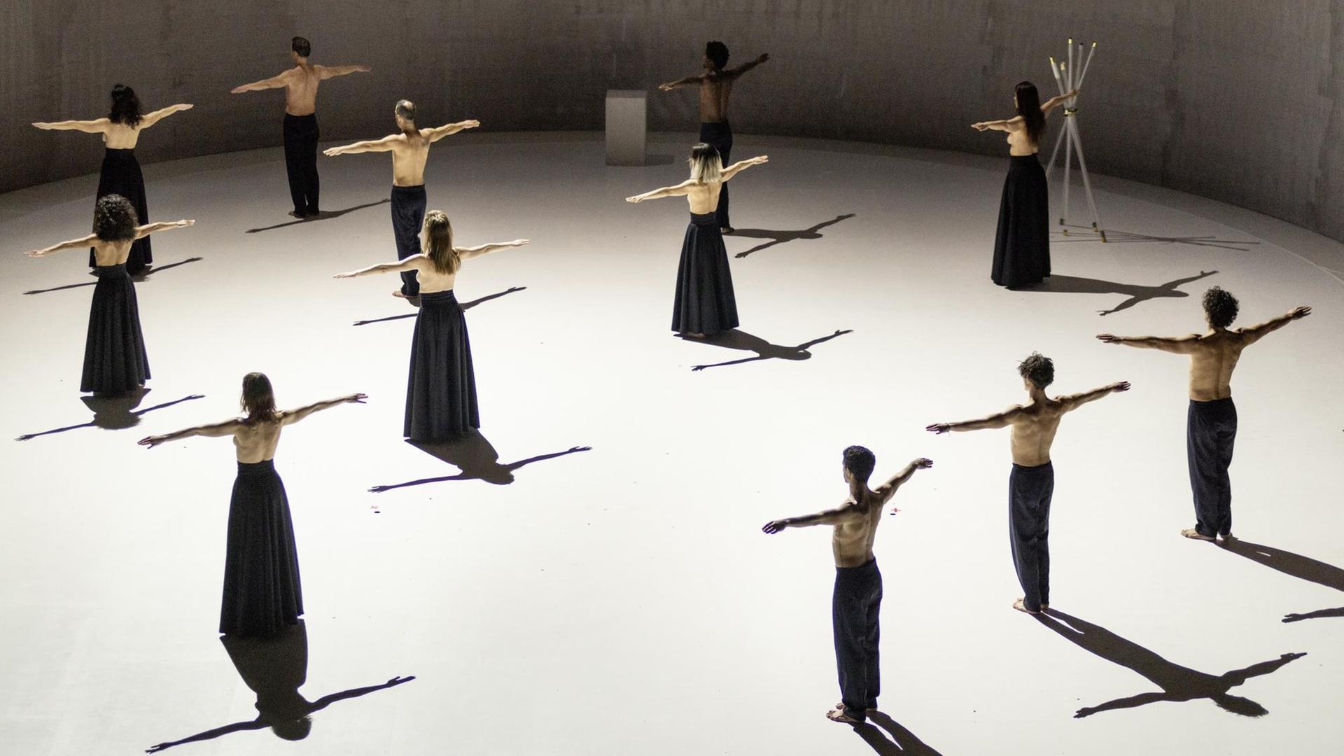 "rauschen" von Sasha Waltz an der Berliner Volksbühne "rauschen" von Sasha Waltz an der Berliner Volksbühne