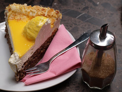 Ein Stück Kuchen im Café Ein Stück Kuchen im Café