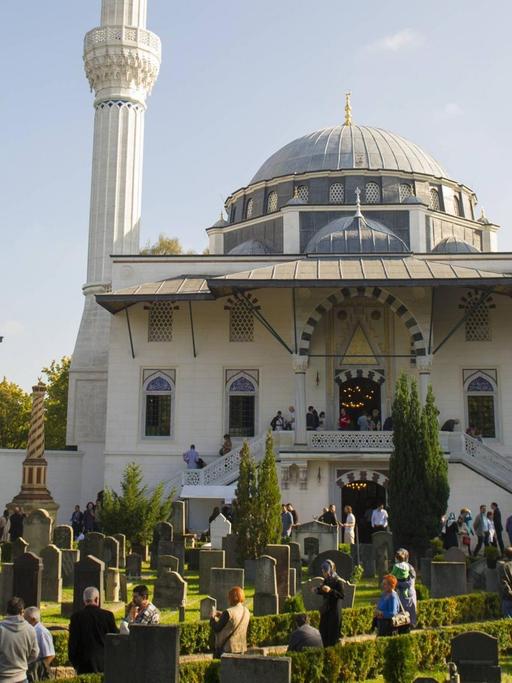 Der Tag der offenen Moschee am 3. 10. 2014 in Berlin in der Sehitlik-Moschee am Columbiadamm.