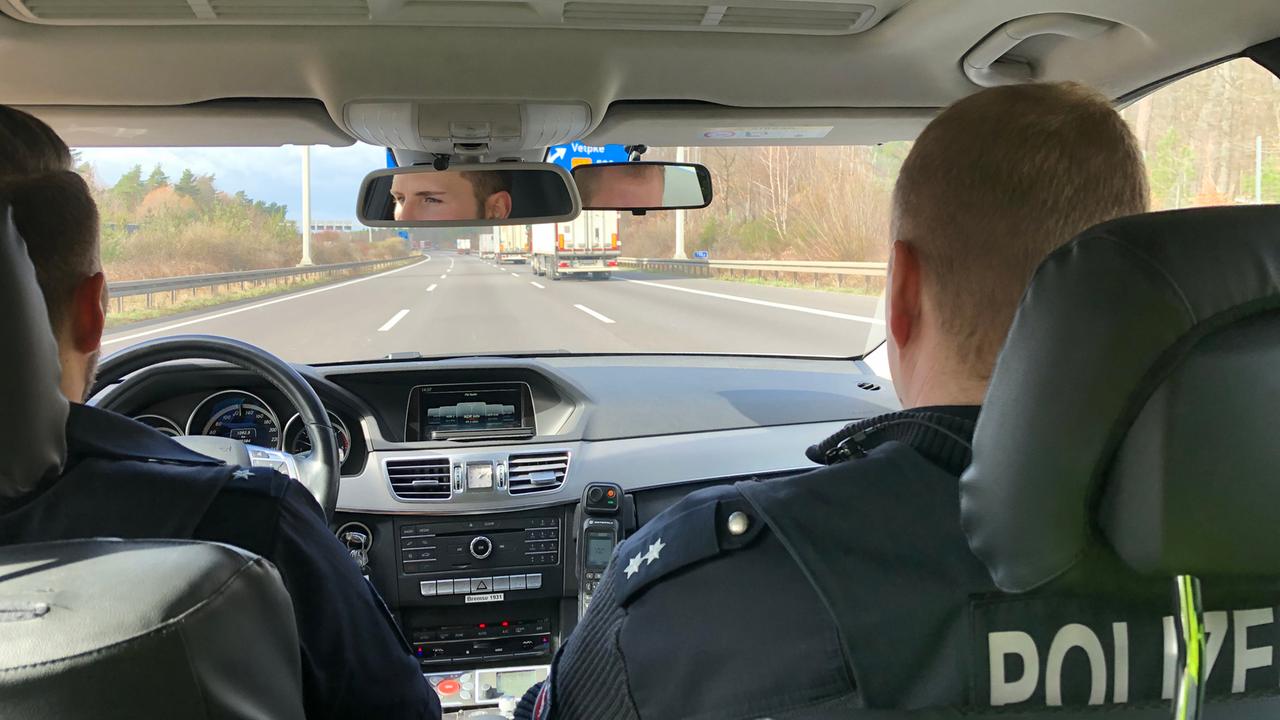 Die Autobahnpolizei unterwegs zwischen Staus und Pannen Die Autobahnpolizei unterwegs zwischen Staus und Pannen