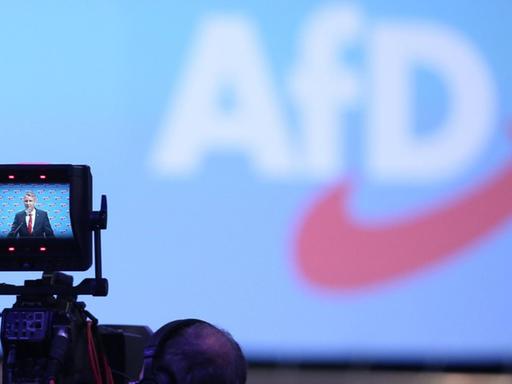 Björn Höcke (AfD) im Blick einer TV-Kamera