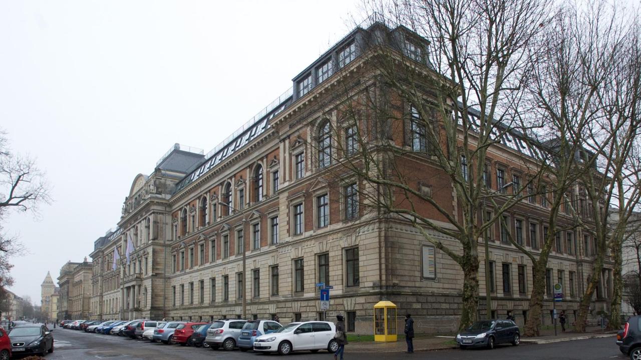 Die 1764 gegründete Leipziger Hochschule für Grafik und Buchkunst (HGB) Die 1764 gegründete Leipziger Hochschule für Grafik und Buchkunst (HGB)