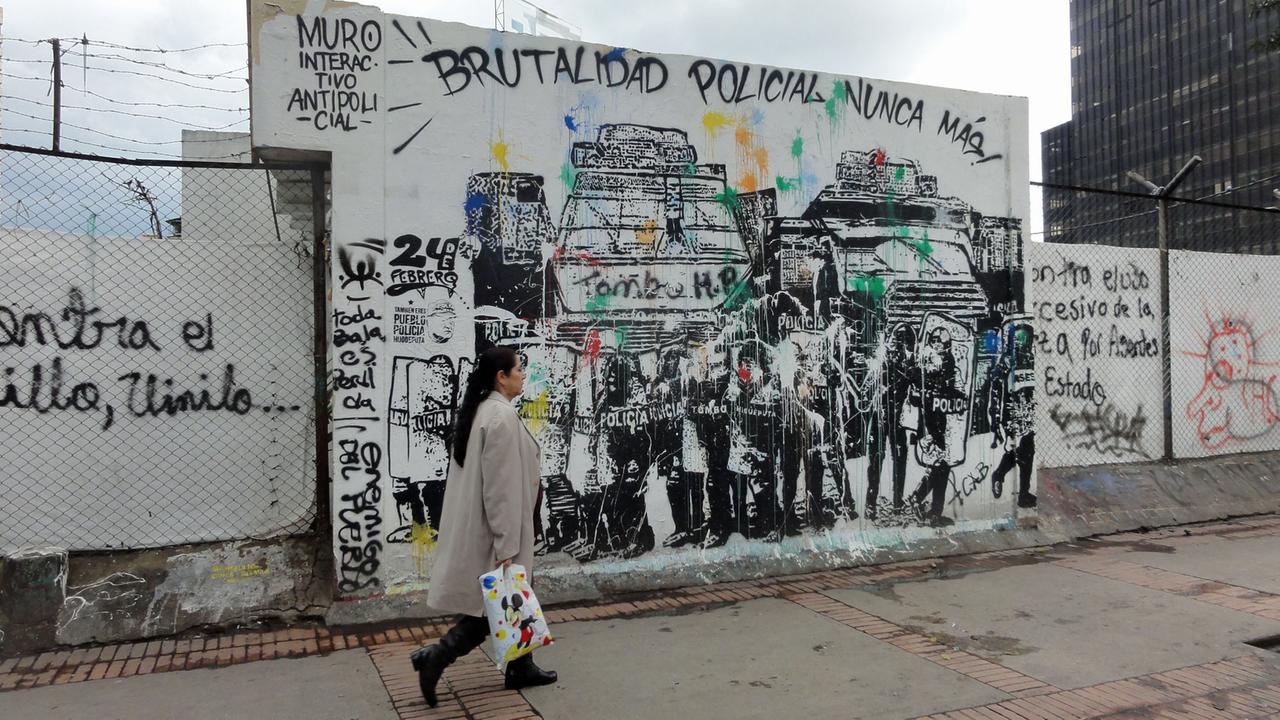 Kritik gegen Polizeigewalt: Ein Graffiti in der kolumbianischen Hauptstadt Bogotá. Kritik gegen Polizeigewalt: Ein Graffiti in der kolumbianischen Hauptstadt Bogotá.