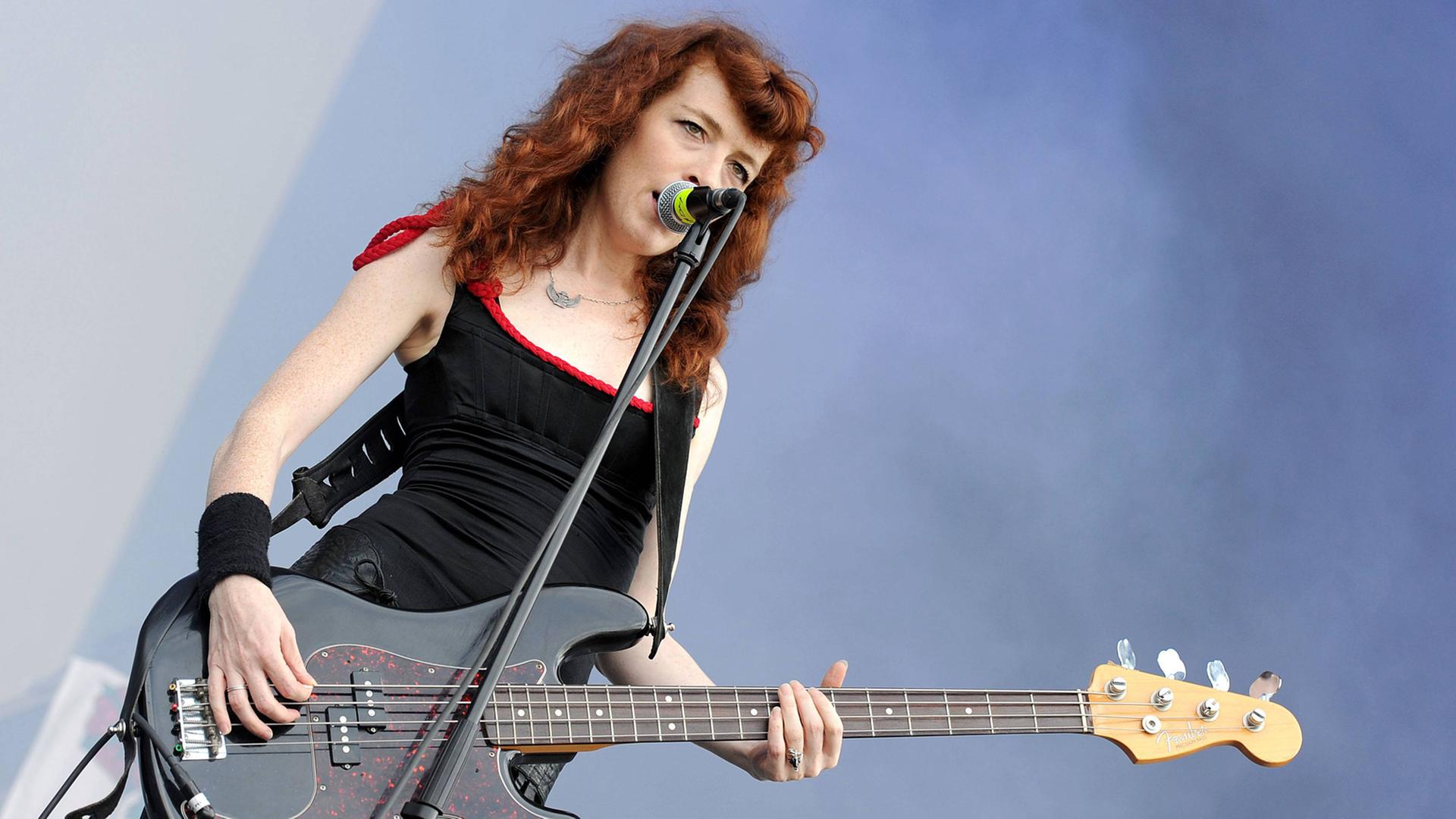 Sängerin und Bassistin Melissa auf der Maur während eines Konzertes am 22.08.2010 in Großpösna bei Leipzig. Sängerin und Bassistin Melissa auf der Maur während eines Konzertes am 22.08.2010 in Großpösna bei Leipzig.