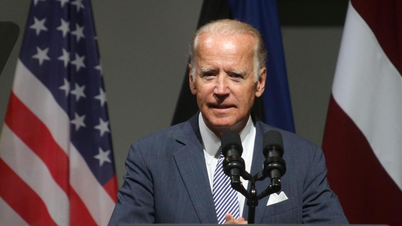 US-Vizepräsident Joe Biden hält eine Rede in der Nationalbibliothek in Riga, Lettland. Von dort aus reist er weiter in die Türkei. US-Vizepräsident Joe Biden hält eine Rede in der Nationalbibliothek in Riga, Lettland. Von dort aus reist er weiter in die Türkei.