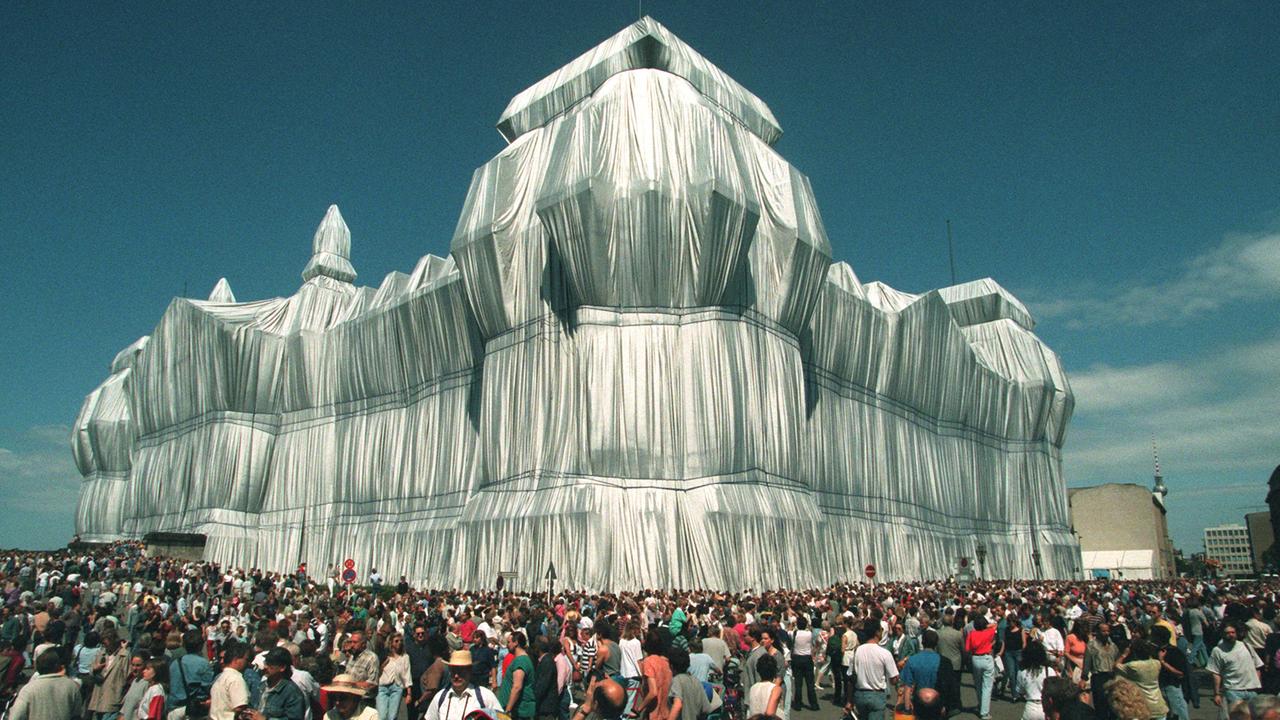 Verhüllter Reichstag 1995, ein Projekt von Christo und Jeanne-Claude