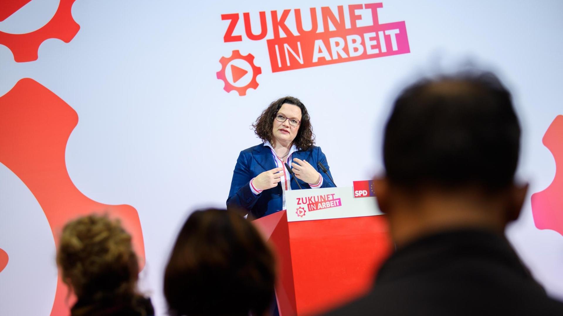 Andrea Nahles, Bundesvorsitzende der SPD, spricht nach einer Klausurtagung der Spitze und des Vorstandes der SPD im Willy-Brandt-Haus, der Bundeszentrale der Partei, während einer Pressekonferenz. Andrea Nahles, Bundesvorsitzende der SPD, spricht nach einer Klausurtagung der Spitze und des Vorstandes der SPD im Willy-Brandt-Haus, der Bundeszentrale der Partei, während einer Pressekonferenz.