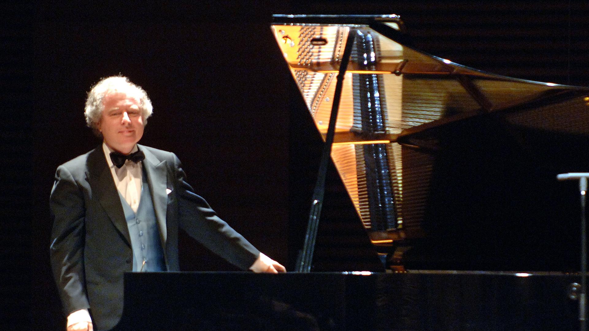 Der ungarische Pianist András Schiff Der ungarische Pianist András Schiff
