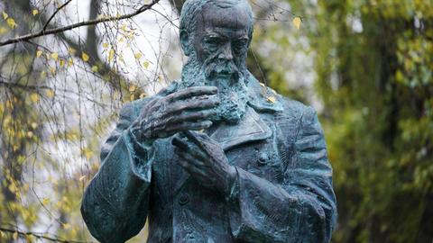 Eine Dostojewski-Statue in Kaliningrad
