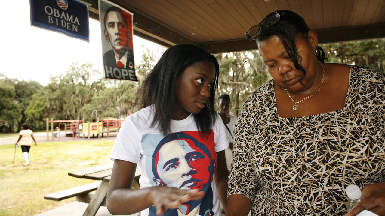 Eine freiwillige Obama-Wahlkampfhelferin (l) im September 2008 in St. Petersburg, Florida. Eine freiwillige Obama-Wahlkampfhelferin (l) im September 2008 in St. Petersburg, Florida.