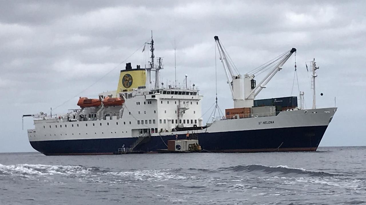 Letzte Fahrt des Postschiffes "RMS St. Helena". Letzte Fahrt des Postschiffes "RMS St. Helena".