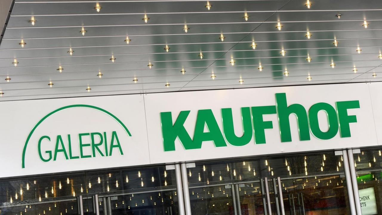 Eingang von Galeria Kaufhof am Ostbahnhof am 22.04.2013 in Berlin