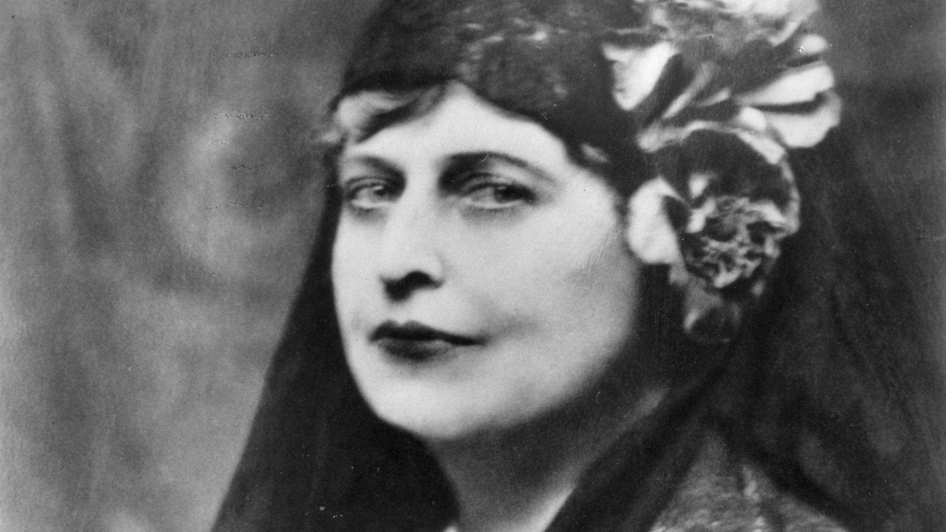 Die US-Sopranistin Florence Foster Jenkins (1869 – 1944): berühmt für ihr komplett fehlendes Gesangstalent. Die US-Sopranistin Florence Foster Jenkins (1869 – 1944): berühmt für ihr komplett fehlendes Gesangstalent.