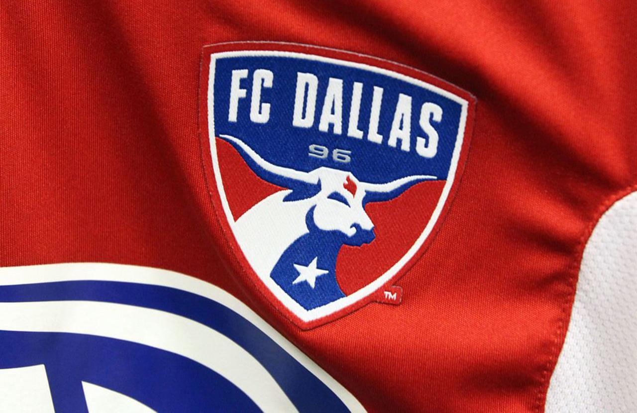 Das Logo der Mannschaft des FC Dallas ist auf einem Spieltrikot abgebildet.
Das Logo der Mannschaft des FC Dallas ist auf einem Spieltrikot abgebildet.