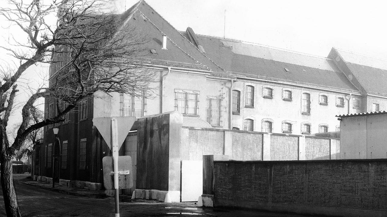 Der Geschlossene Jugendwerkhof war von vier Meter hohen Mauern umgeben