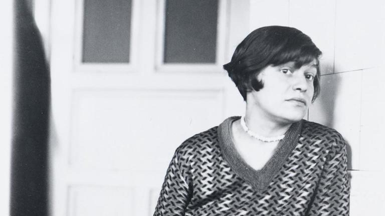 Die Künstlerin Elfriede Lohse-Wächtler, Fotografie, 1928: Sie gehörte zum Freundeskreis um Otto Dix, Otto Griebel und Conrad Felixmüller und steht für die Avantgarde der Weimarer Republik. Die Künstlerin Elfriede Lohse-Wächtler, Fotografie, 1928: Sie gehörte zum Freundeskreis um Otto Dix, Otto Griebel und Conrad Felixmüller und steht für die Avantgarde der Weimarer Republik.