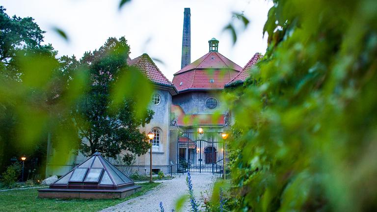 Blick auf das silent green Kulturquartier in Berlin: Der Veranstaltungsort befindet sich in den Räumlichkeiten des ehemaligen Krematoriums Wedding. Blick auf das silent green Kulturquartier in Berlin: Der Veranstaltungsort befindet sich in den Räumlichkeiten des ehemaligen Krematoriums Wedding.