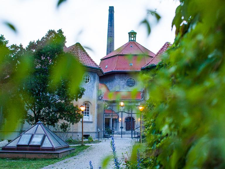Blick auf das silent green Kulturquartier in Berlin: Der Veranstaltungsort befindet sich in den Räumlichkeiten des ehemaligen Krematoriums Wedding.