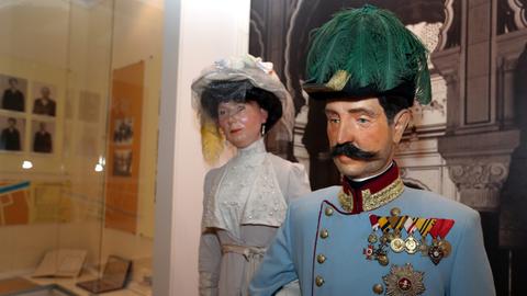 Franz Ferdinand und seine Frau Sophie als Wachsfigur in einem Museum in Sarajevo