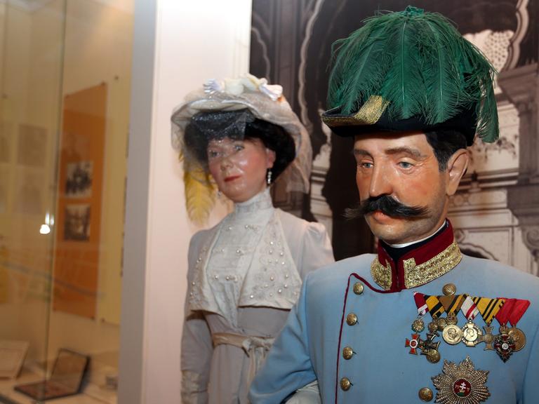 Franz Ferdinand und seine Frau Sophie als Wachsfigur in einem Museum in Sarajevo