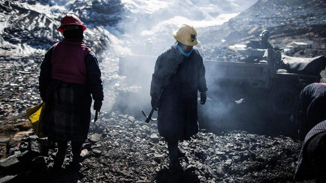 Minenarbeiter auf Goldsuche in Peru 