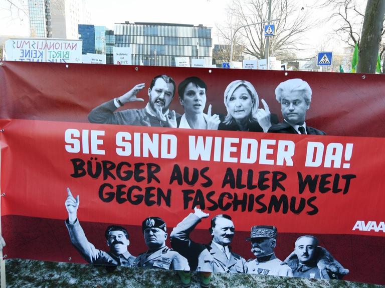 In Koblenz protestieren Tausende gegen Tagung europäischer Rechtspopulisten. (21.01.17)