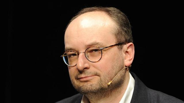 Der Historiker, Journalist und Publizist Nils Minkmar bei einer Lesung am 19.01.2015 in Köln.