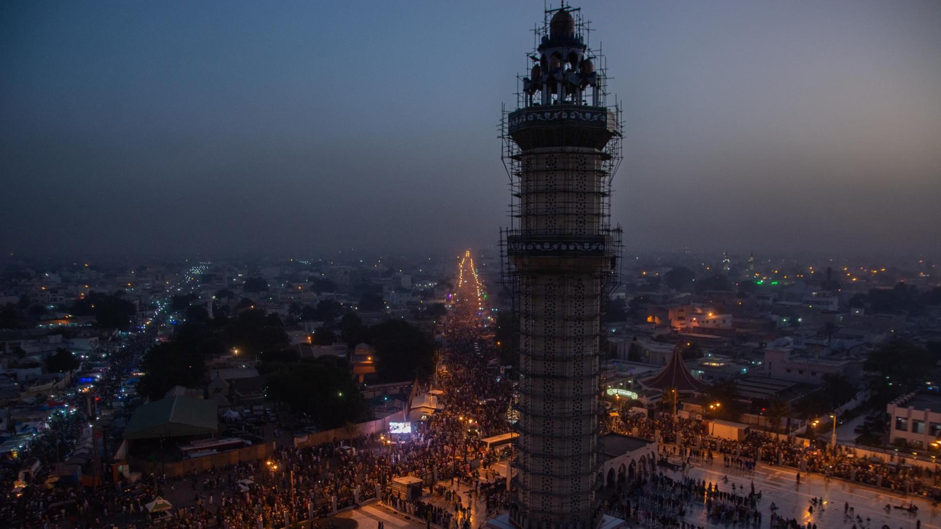 Ein nächtlicher Blick von oben auf Touba während des Grand Magal Ein nächtlicher Blick von oben auf Touba während des Grand Magal