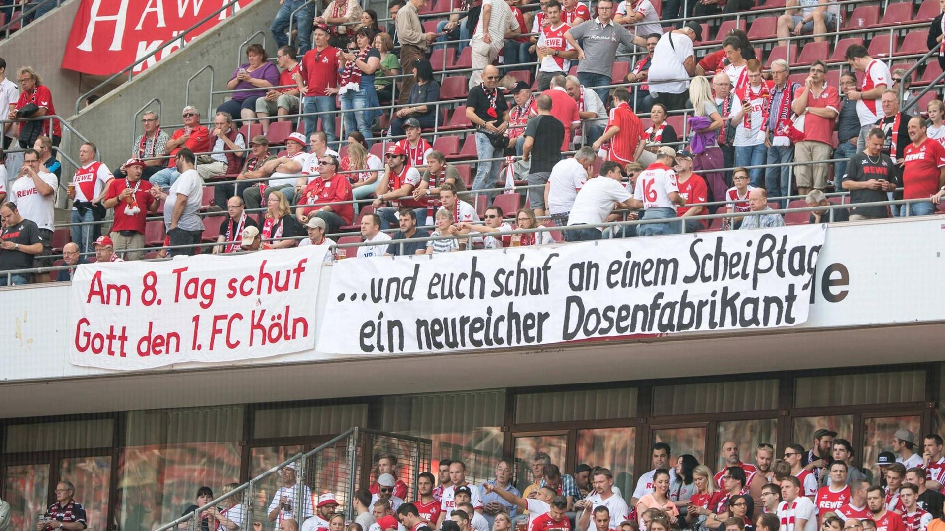 Protestplakat gegen RB Leipzig beim Fußball-Bundesligaspiel zwischen dem 1. FC Köln und Leipzig am 25.09.2016 in Köln. Protestplakat gegen RB Leipzig beim Fußball-Bundesligaspiel zwischen dem 1. FC Köln und Leipzig am 25.09.2016 in Köln.