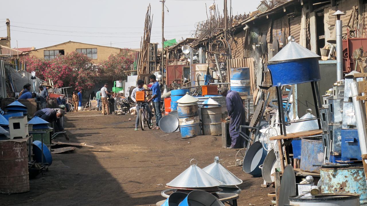 Siedlung mit Metall-Geschäften in Eritrea Siedlung mit Metall-Geschäften in Eritrea