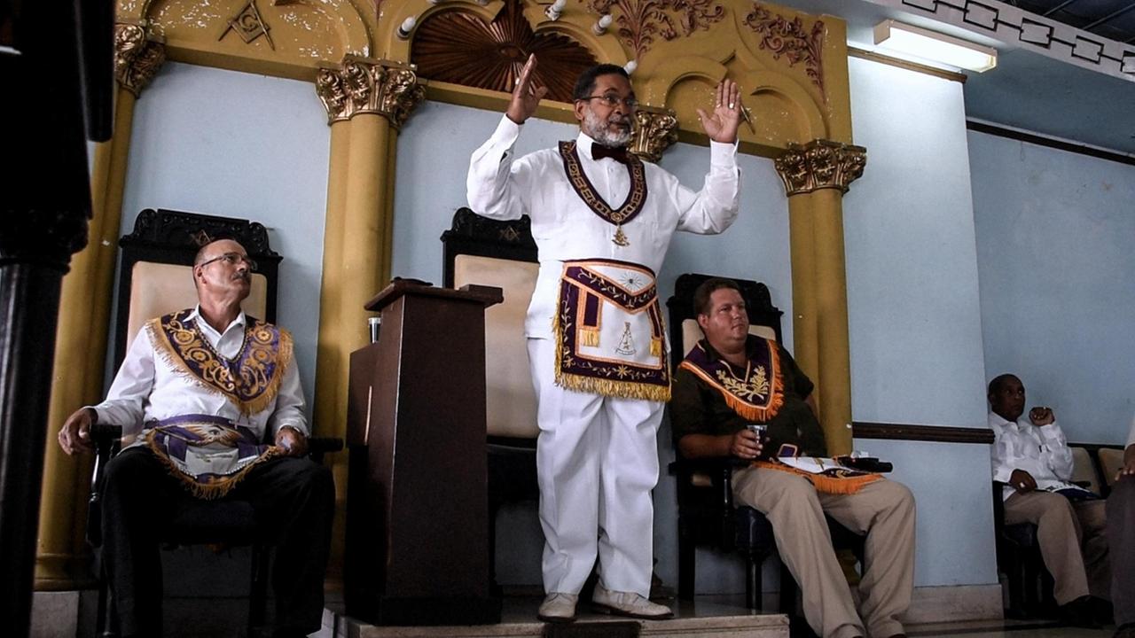Lazaro Cuesta, Großmeister der Großloge von Kuba, bei einer Zeremonie im Mason-Tempel in Havanna, am 27. Juni 2017 Lazaro Cuesta, Großmeister der Großloge von Kuba, bei einer Zeremonie im Mason-Tempel in Havanna, am 27. Juni 2017