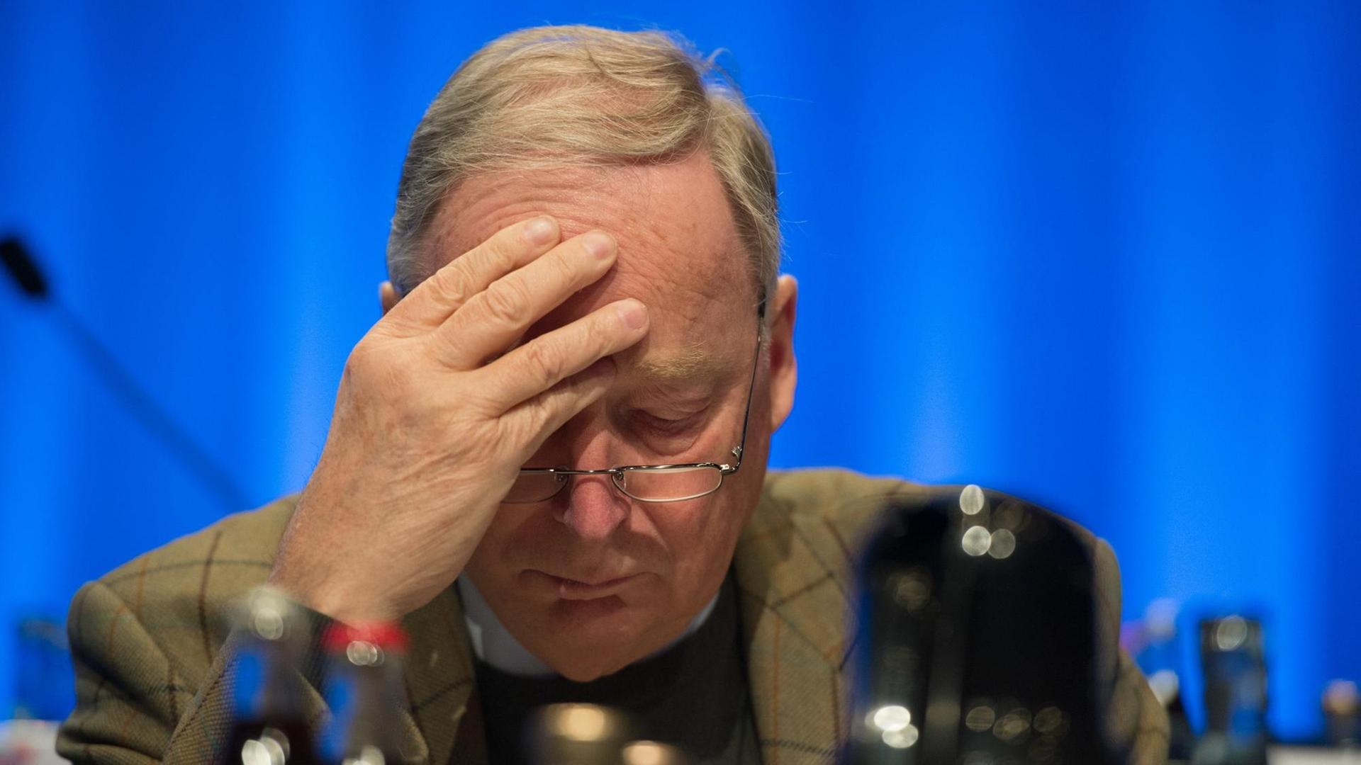Der Politiker Alexander Gauland beim AfD-Bundesparteitag in Stuttgart am 1.5.2016. Der Politiker Alexander Gauland beim AfD-Bundesparteitag in Stuttgart am 1.5.2016.