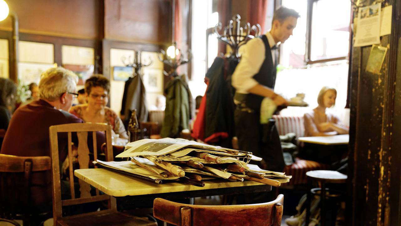 Eines der urigsten Kaffeehaeuser in Wien ist das Hawelka: Die Wiener Kaffeehauskultur gehoert seit 2011 zum immateriellen Kulturerbe der UNESCO. Eines der urigsten Kaffeehaeuser in Wien ist das Hawelka: Die Wiener Kaffeehauskultur gehoert seit 2011 zum immateriellen Kulturerbe der UNESCO.