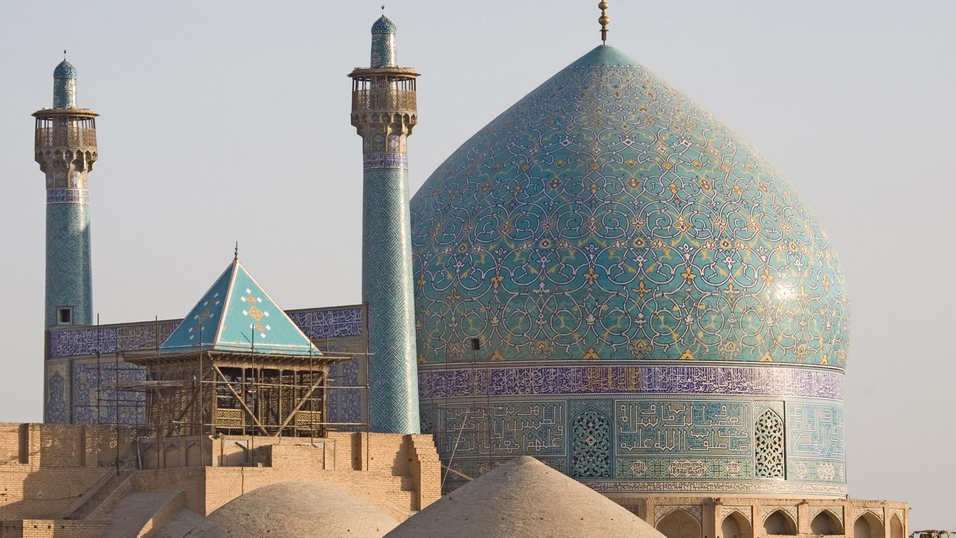 Die Shah-Moschee in Isfahan. 1864 erreichte Engelbert Kaempfer die damalige Hauptstadt Persiens Die Shah-Moschee in Isfahan. 1864 erreichte Engelbert Kaempfer die damalige Hauptstadt Persiens