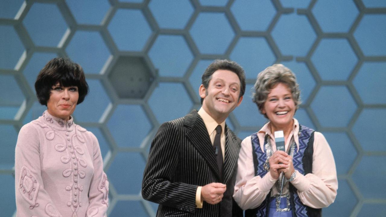 Die Quizsendung "Dalli Dalli" mit dem Moderator Hans Rosenthal und den Kandidatinnen Maria Schell (rechts) und Barbara Rütting. Die Quizsendung "Dalli Dalli" mit dem Moderator Hans Rosenthal und den Kandidatinnen Maria Schell (rechts) und Barbara Rütting.