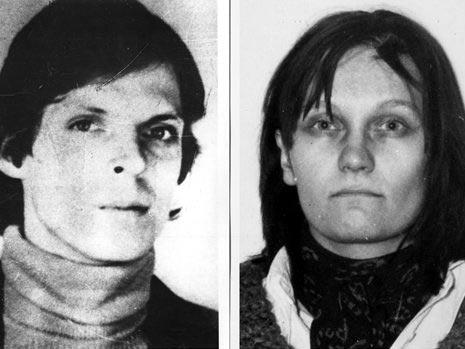 Undatierte Archivbilder zeigen seinerzeit von der Polizei veröffentlichte Fahndungsfotos der RAF-Terroristen Christian Klar (links) und Brigitte Mohnhaupt.